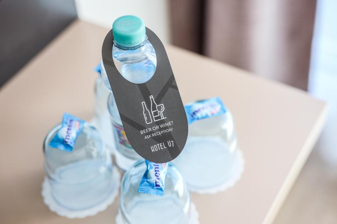 U7 Nocleg ze śniadaniem 3*